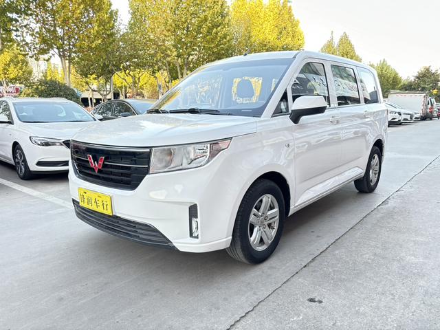 Wuling Hongguang PLUS