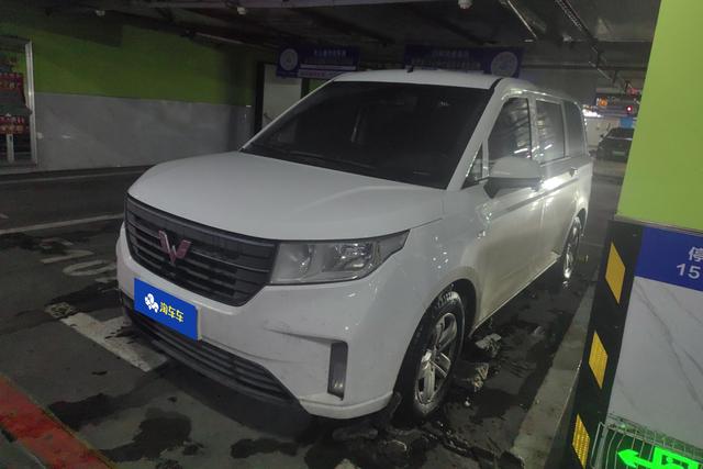 Wuling Hongguang PLUS