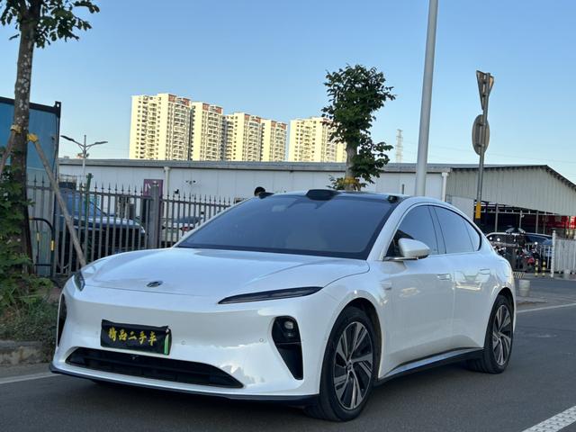 NIO ET5