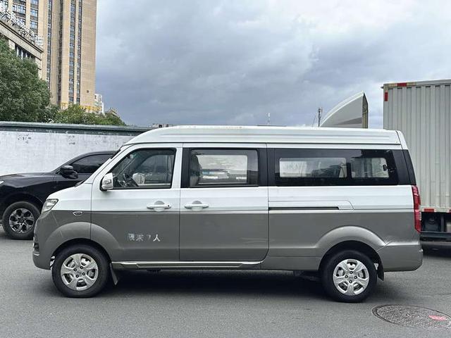 Golden cup New Hiace X30L