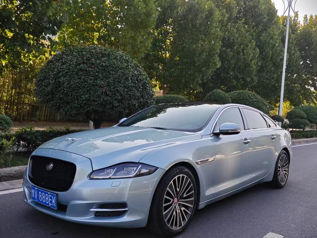 Jaguar XJ