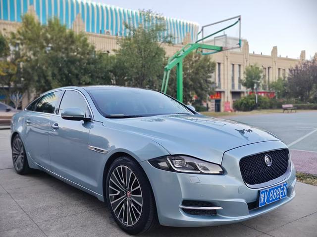 Jaguar XJ