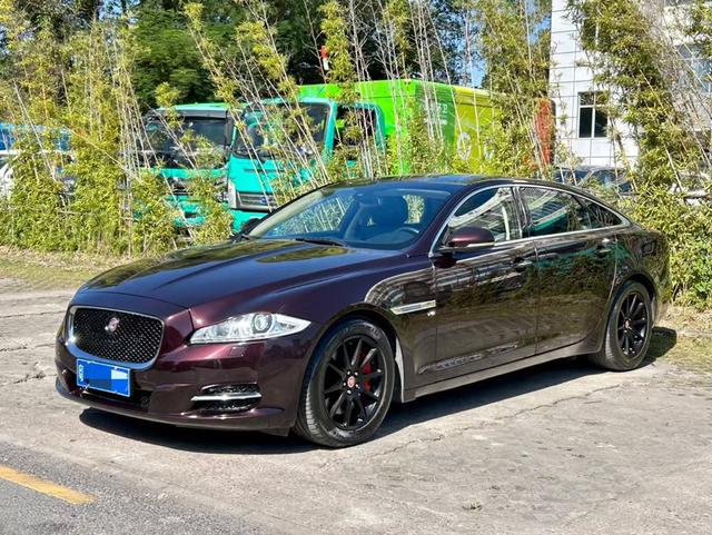 Jaguar XJ