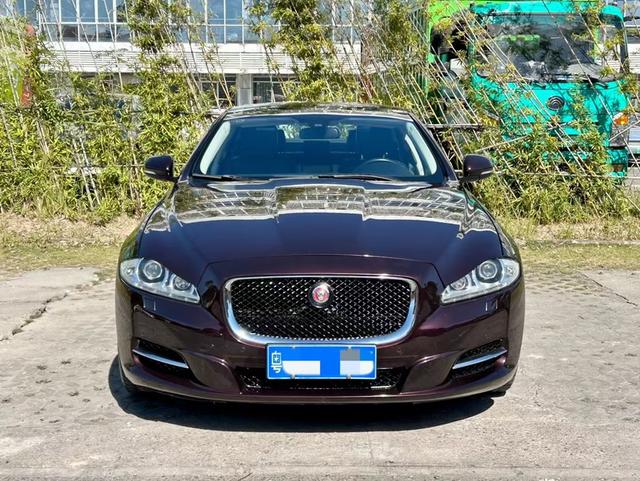 Jaguar XJ