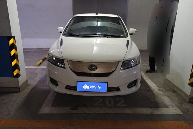 BYD e6