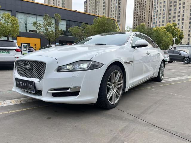 Jaguar XJ