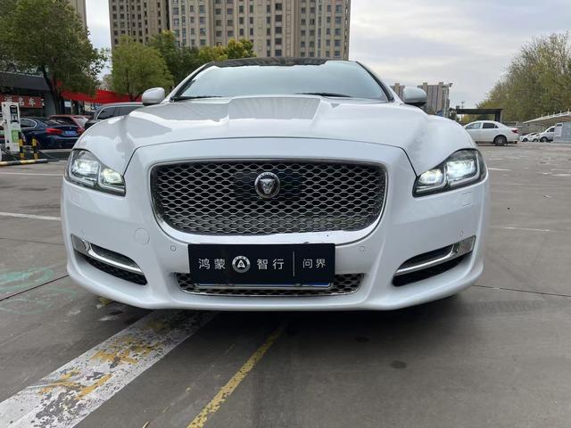 Jaguar XJ