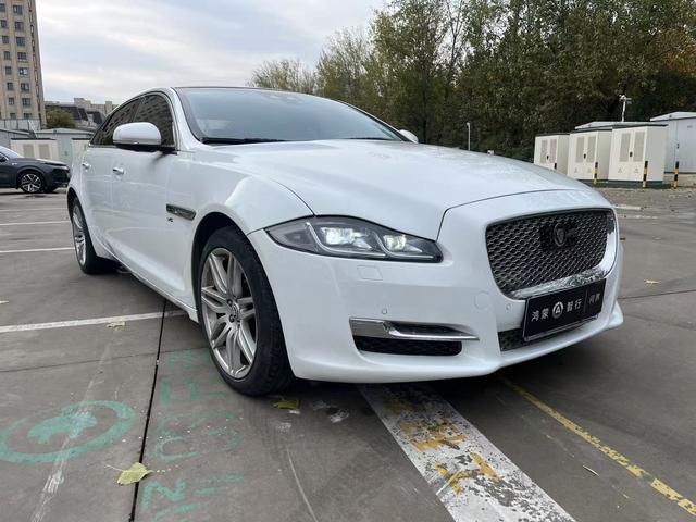 Jaguar XJ