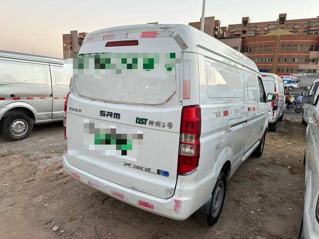 SRM Xinyuan Hiace EV