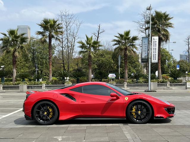 Ferrari 488