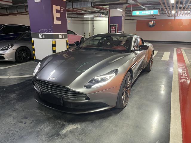 Aston Martin DB11