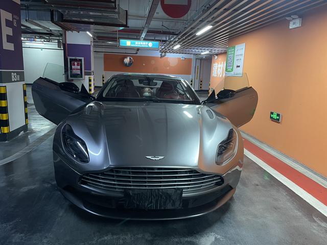 Aston Martin DB11