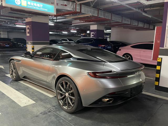 Aston Martin DB11