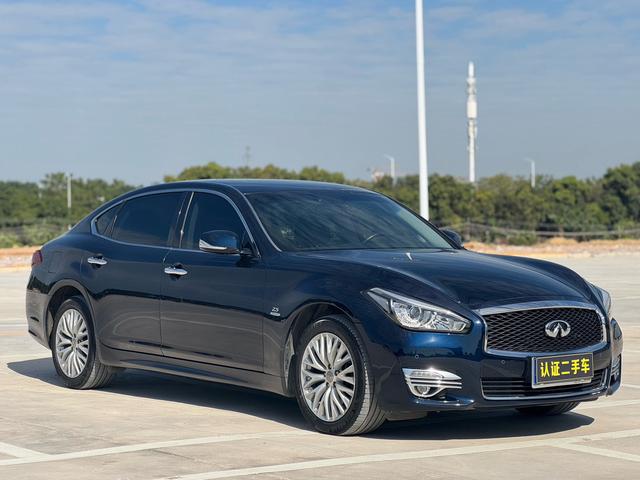 Infiniti Q70