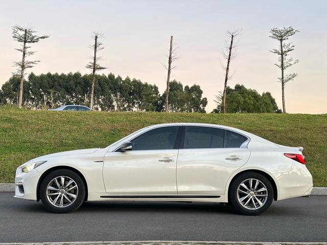 Infiniti Q50L