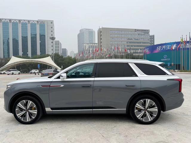 Hongqi E-HS9