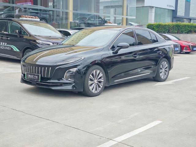 Hongqi E-QM5