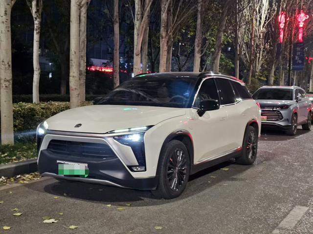 NIO ES8