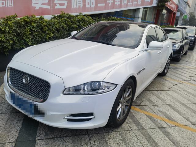 Jaguar XJ