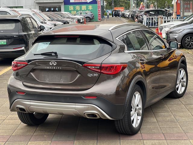 Infiniti QX30