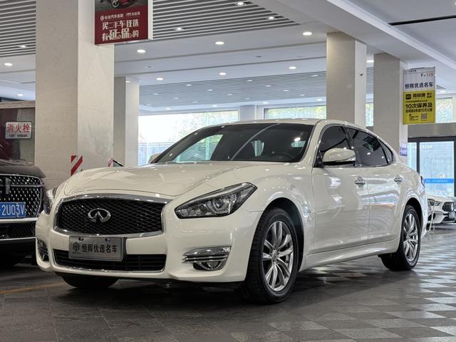 Infiniti Q70