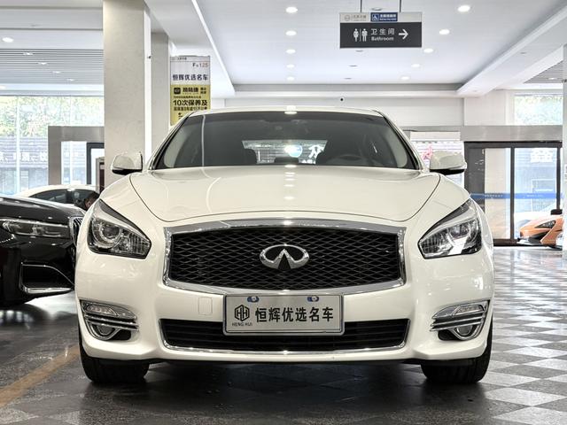 Infiniti Q70