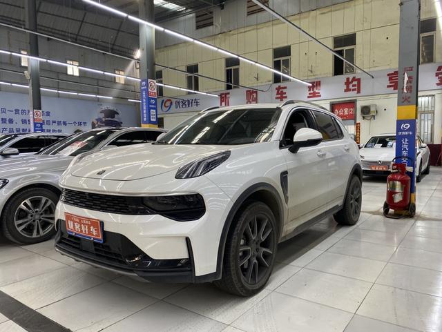 Lynk & Co 01