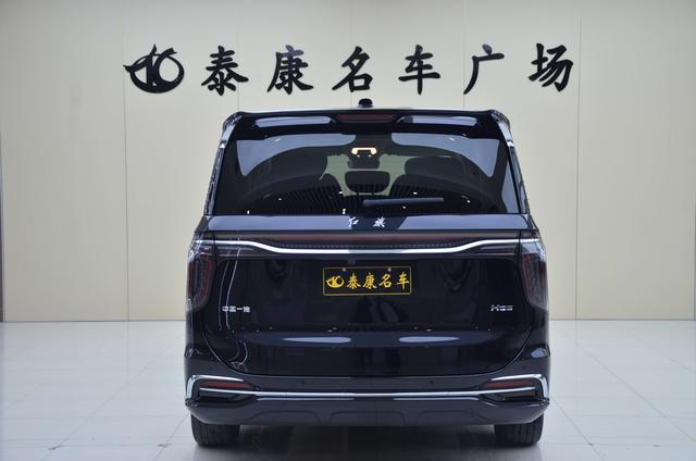 Hongqi HQ9