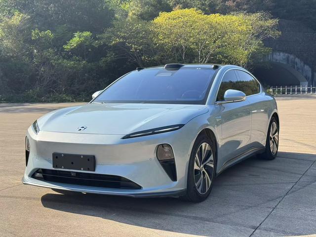 NIO ET5