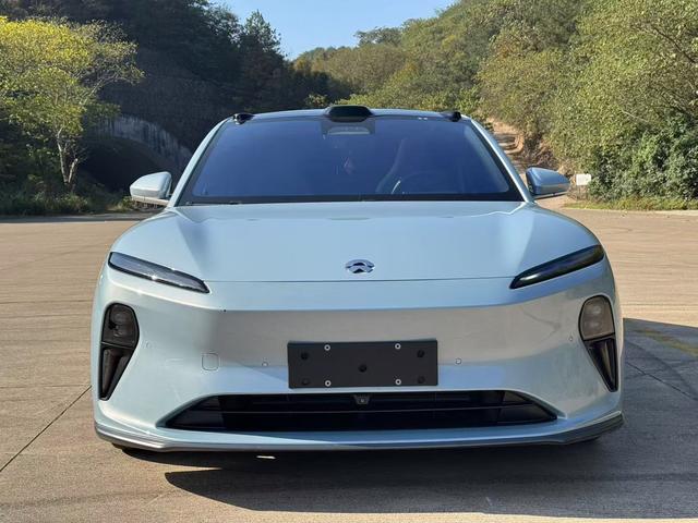 NIO ET5