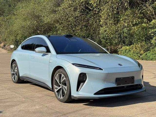 NIO ET5