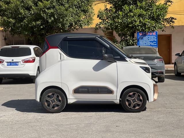 Baojun E200