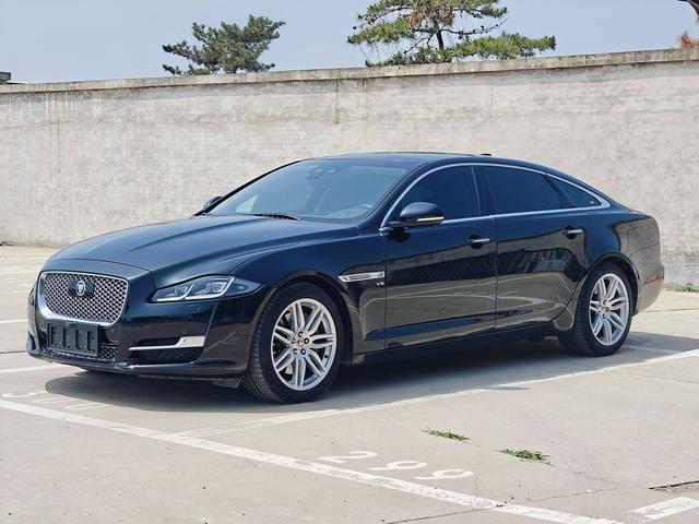 Jaguar XJ