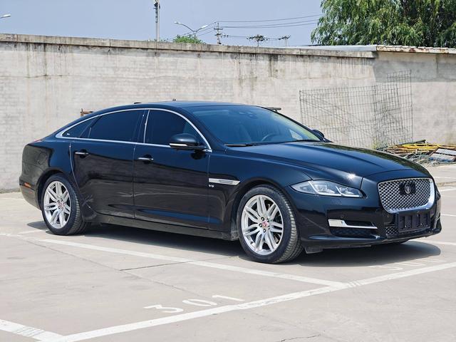 Jaguar XJ