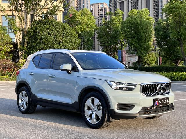 Volvo XC40 (imported)