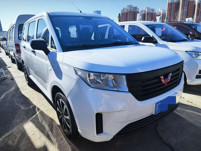 Wuling Hongguang PLUS