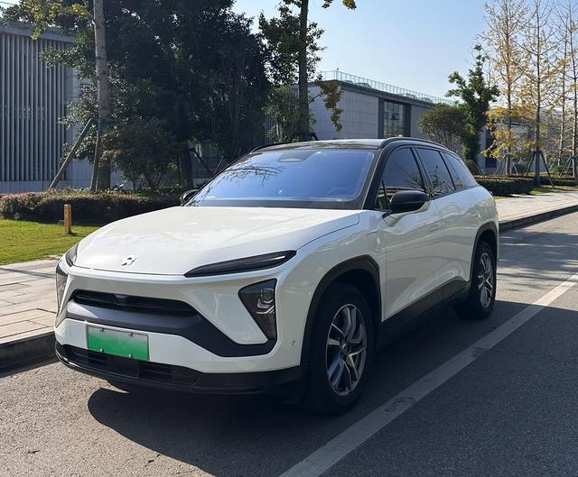 NIO ES6