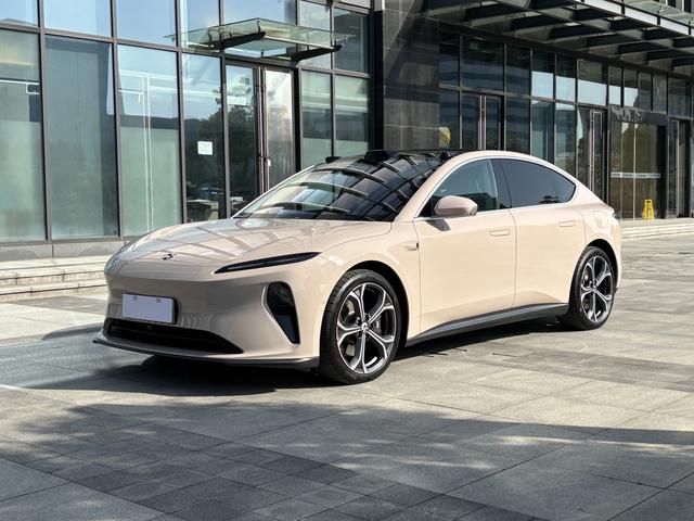 NIO ET5