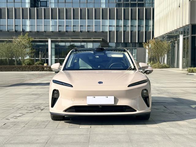 NIO ET5