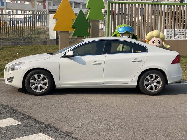 Volvo S60 (imported)