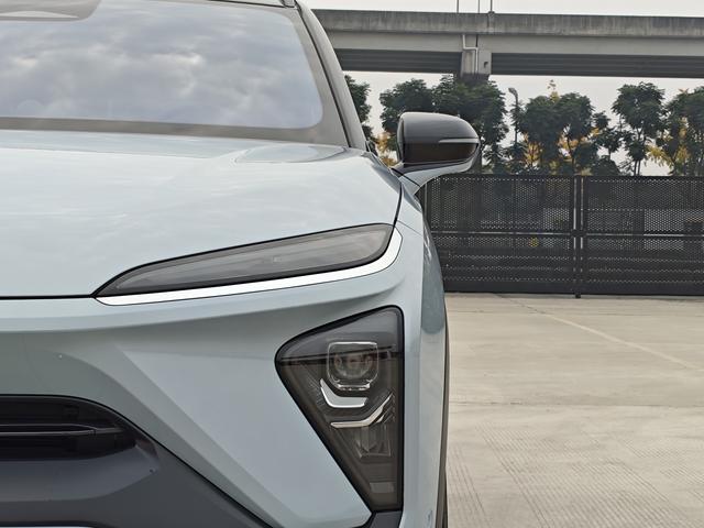 NIO ES6