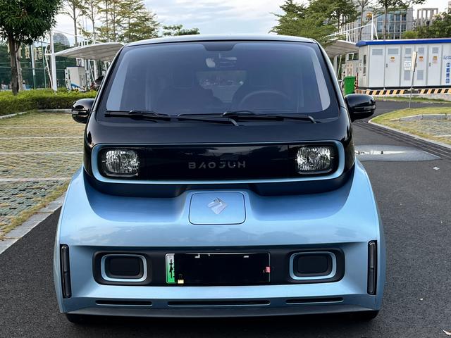 Baojun E300