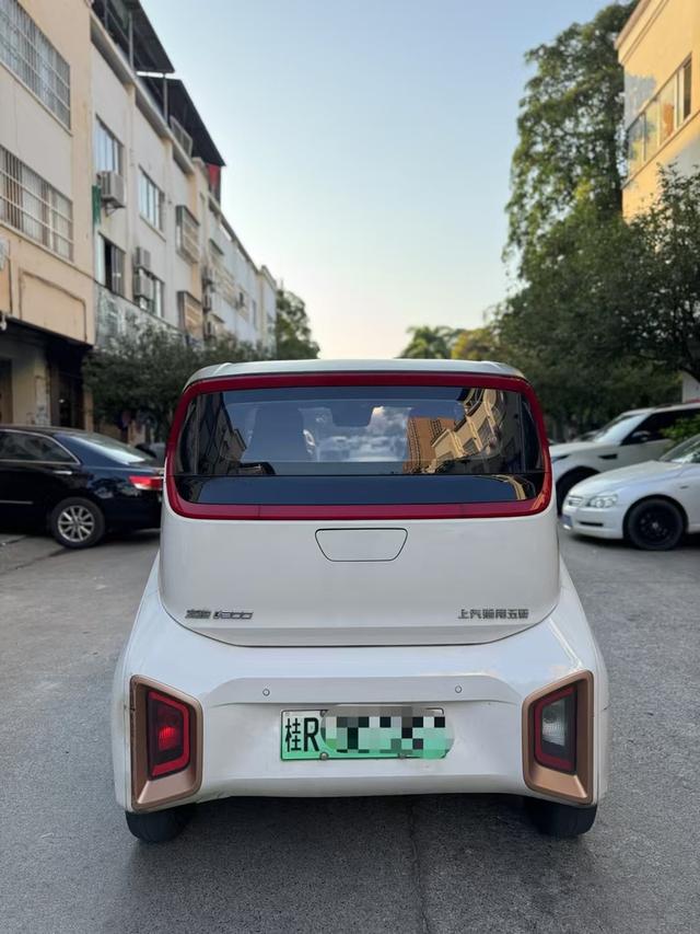 Baojun E200