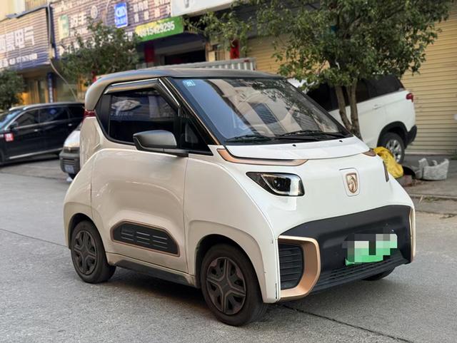 Baojun E200