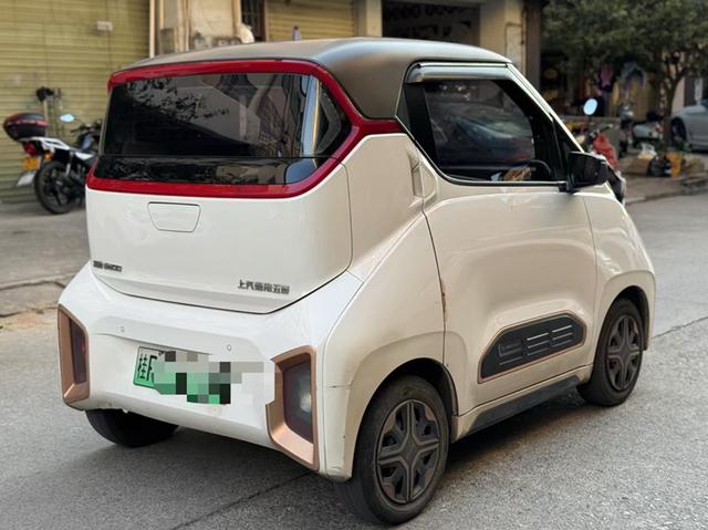 Baojun E200