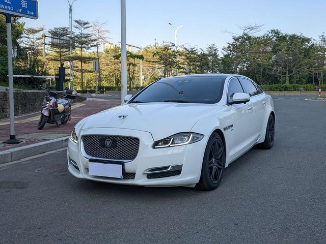 Jaguar XJ