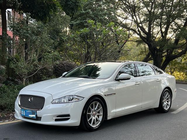 Jaguar XJ