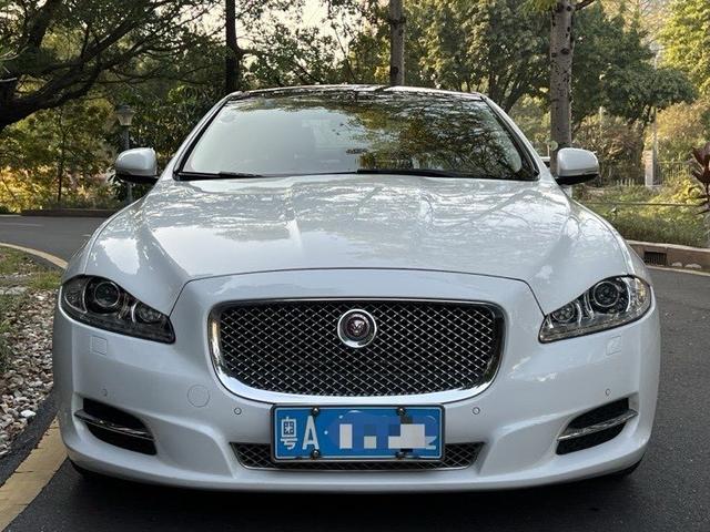 Jaguar XJ