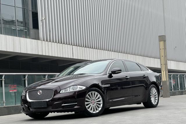 Jaguar XJ