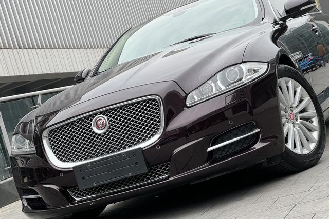 Jaguar XJ